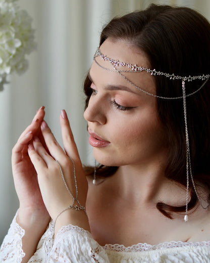 Bridal Star Head Chain, Celestial Wedding Forehead Jewelry with Dangling Chains, Elegant Hair Accessory for Bride and Bridesmaids
